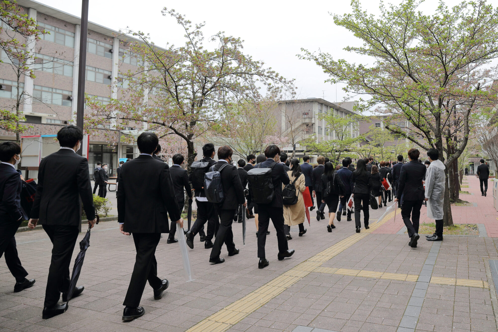 2021年度・2020年度入学式が開催 参加者入学の節目を刻む｜立命館大学 